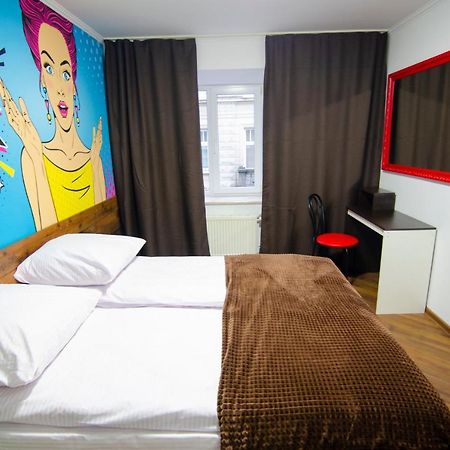 Pop Art Hostel Rynok Sq Lviv Kültér fotó